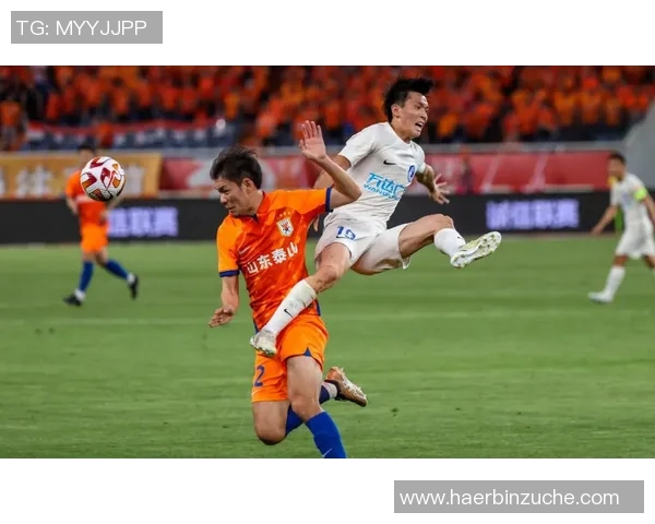 中超激战山东队迎战深圳队全力争胜展现球队实力与斗志 中超激战山东队迎战深圳队全力争胜展现球队实力与斗志