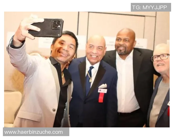 帕奎奥与霍恩的激烈对决结果揭晓,拳坛风云再起引发热议 帕奎奥与霍恩的激烈对决结果揭晓,拳坛风云再起引发热议