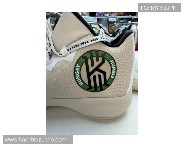 欧文新鞋发布会引发争议踩踏耐克Logo彰显艺术无畏标签 欧文新鞋发布会引发争议踩踏耐克Logo彰显艺术无畏标签