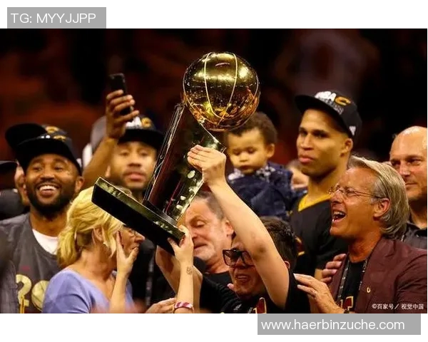 澳大利亚与中华台北激战正酣精彩赛事引发球迷热情高涨 澳大利亚与中华台北激战正酣精彩赛事引发球迷热情高涨