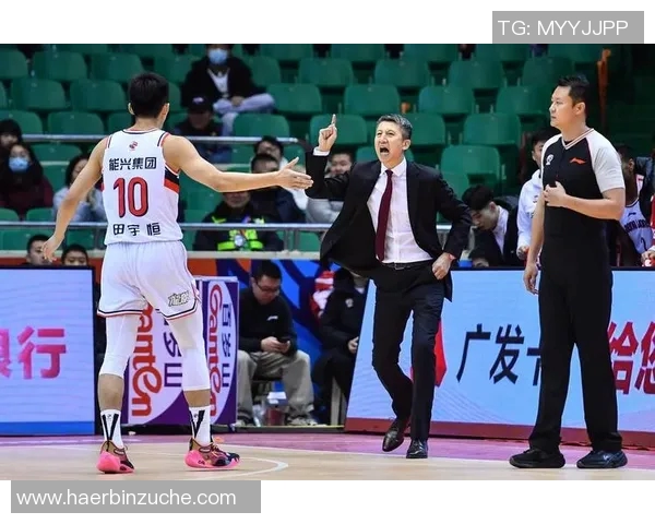 CBA季后赛精彩回顾广东队对阵新疆队全场录像分析与亮点总结