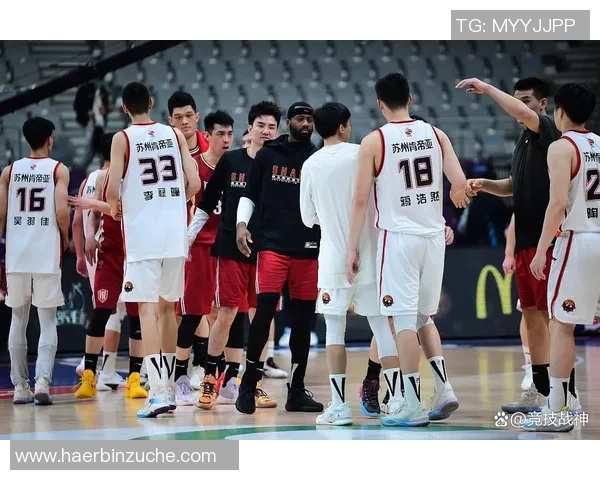浙江广厦与北京首钢季前赛精彩对决展现篮球魅力与团队精神 浙江广厦与北京首钢季前赛精彩对决展现篮球魅力与团队精神
