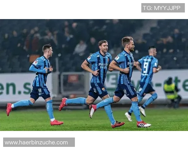 阿尔克与维迪斯顿激战正酣谁将笑到最后争夺胜利荣耀